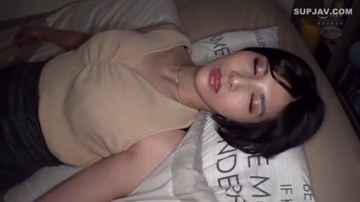 卧室 · 闭眼 · 枕头 · 仰卧 · 面部特写 · 针织背心 · 日本AV · 睡觉