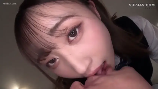 室内 · 眼神迷离 · 口交特写 · 深色背心 · 口交