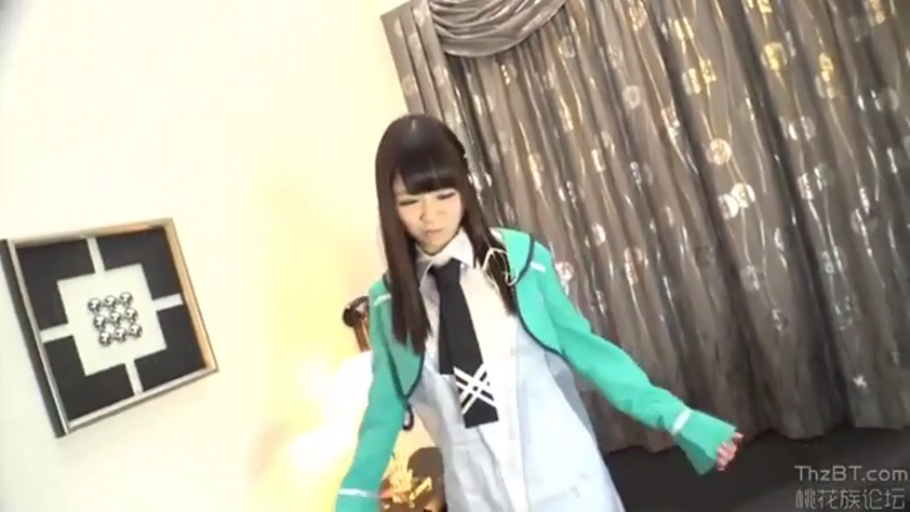 平静 · 动漫风格制服 · 头部特写 · 室内卧室