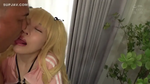 室内 · 享受 · 面部特写 · 拥吻 · 湿吻 · 粉色运动服 · 室内绿植 · 成年内容