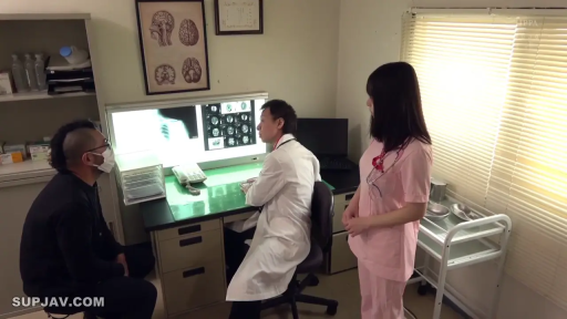 站姿 · 严肃 · 医生袍 · 远景 · 制服诱惑 · 诊室 · X光片 · 问诊