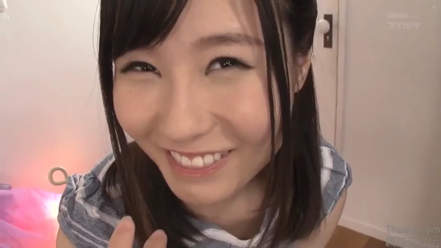 室内 · 俯身 · 脸部特写 · 条纹上衣