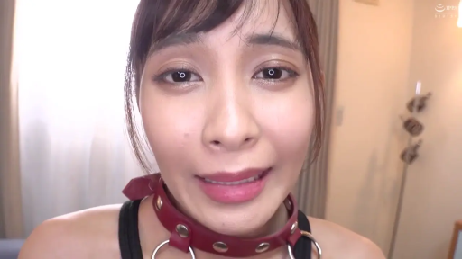 眼睛特写 · 卧室 · 注视 · 脖子佩戴红色铆钉项圈 · 光线明亮 · 红色皮质项圈