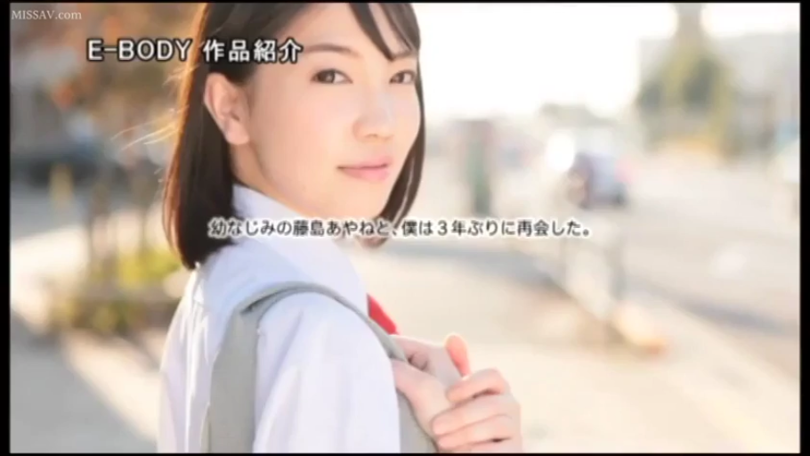 清纯 · 肩部特写 · 书包 · 户外街道 · 白色校服衬衫 · 视频介绍文案