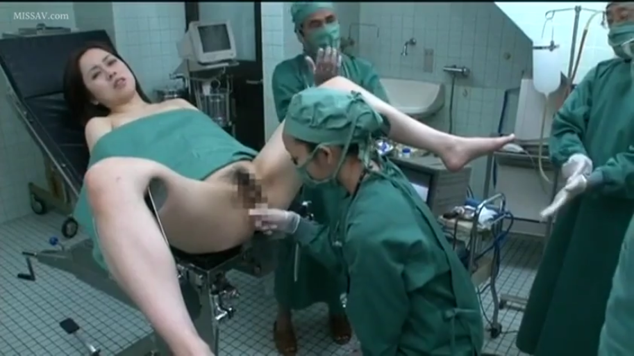 角色扮演 · 痛苦 · M字开腿 · 阴部 · 手术室 · 医疗检查 · 手术台 · 手术服