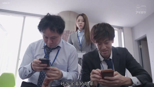 若有所思 · 办公室 · 西装外套 · 中文字幕 · 工牌 · 人物半身像