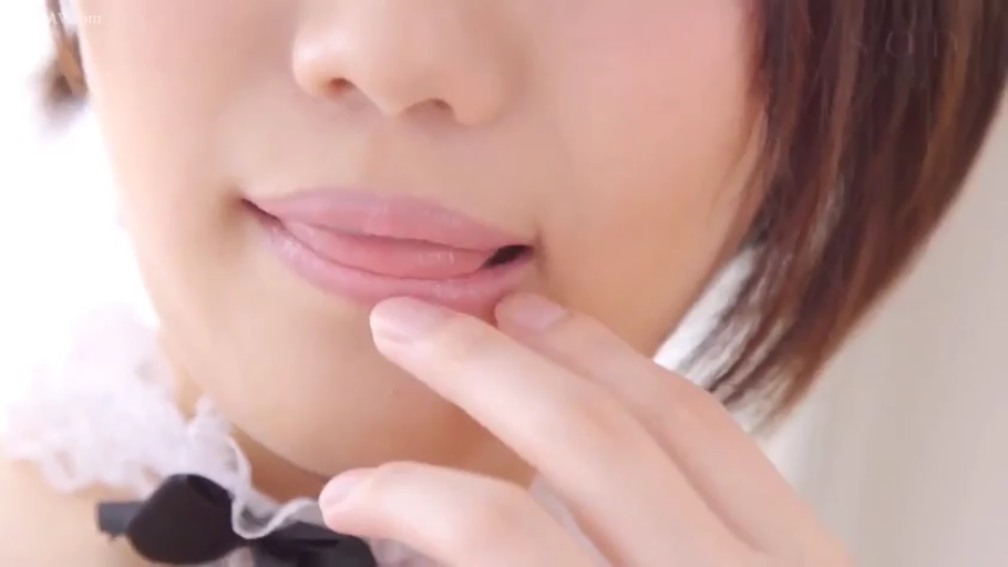 室内 · 诱惑 · 女仆装 · 亚洲女性 · 吐舌头 · 嘴唇特写 · 手指摸唇