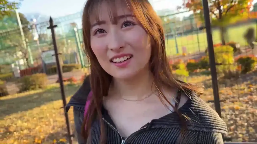 站姿 · 面部特写 · 针织衫 · 户外