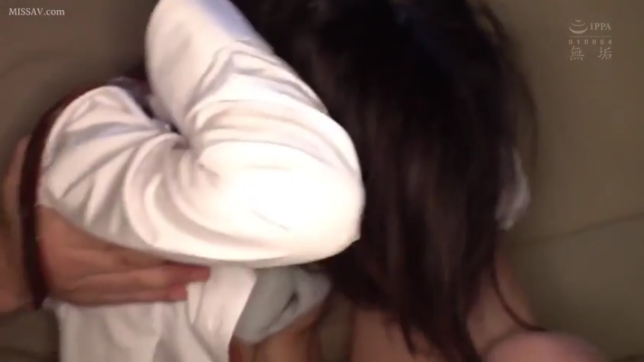 室内 · 性行为 · 白衬衫 · 近景 · 日本AV · 纠缠 · 埋头