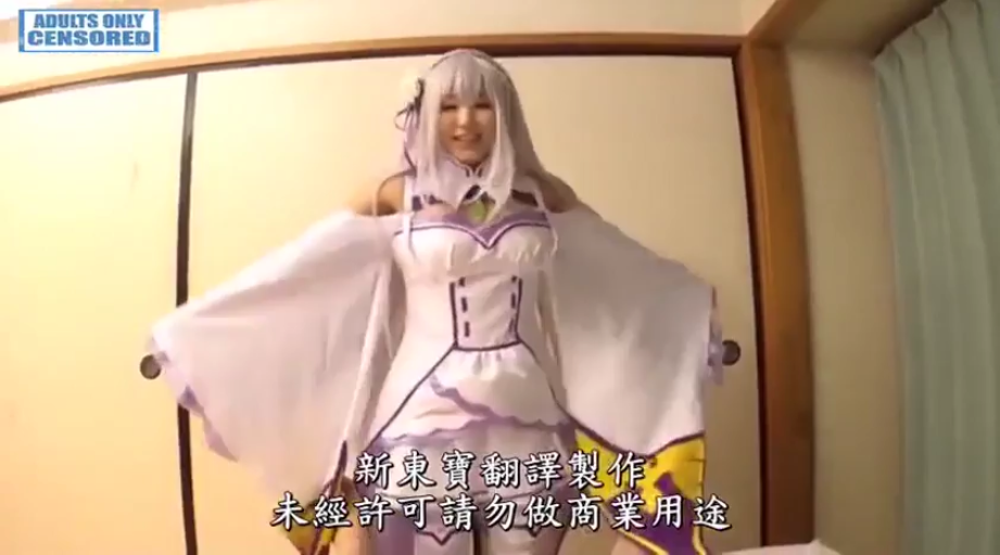 面部特写 · 日式房间 · 微笑着看着镜头 · 动漫角色风格服饰 · 画面带有翻译字幕