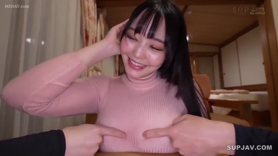 Breast close-up · Bedroom · 娇羞 · 粉色紧身针织衫