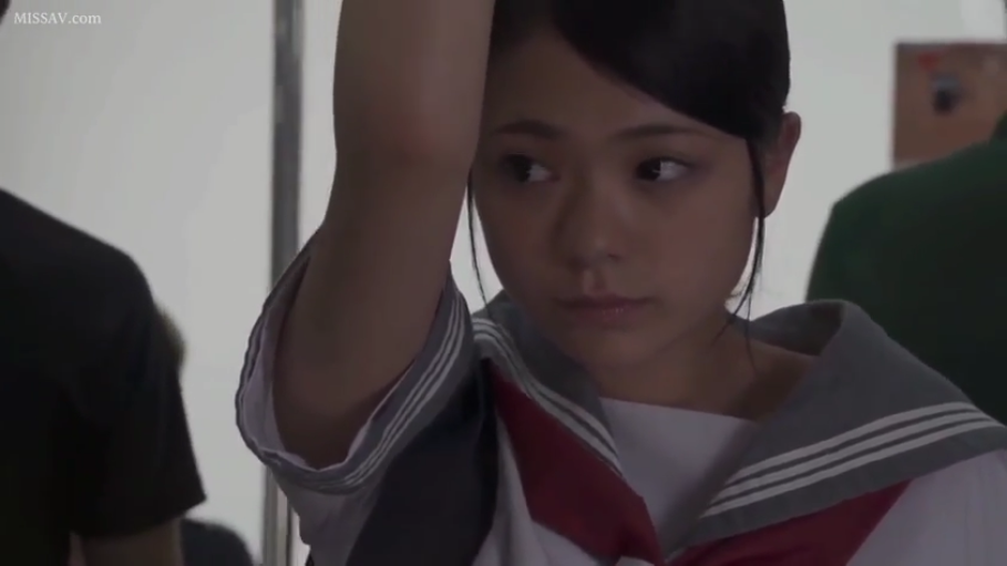 面部特写 · 乘车 · 水手服 · 冷淡 · 电车 · 举手站立 · 电车吊环