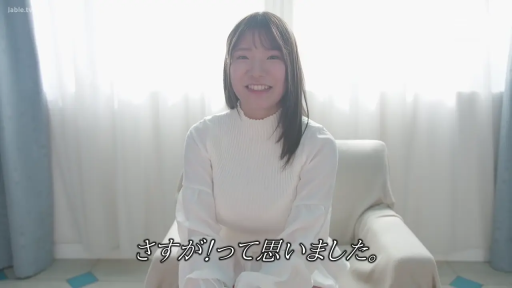 室内 · 甜美 · 中景 · 沙发 · 面对镜头 · 正坐 · 日系 · 白色针织衫