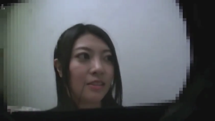 室内 · 面部特写 · 深色上衣