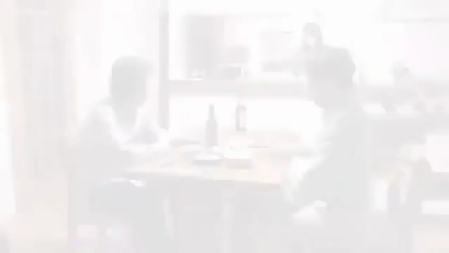 餐厅 · 酒瓶 · 日常便服 · 自然交流