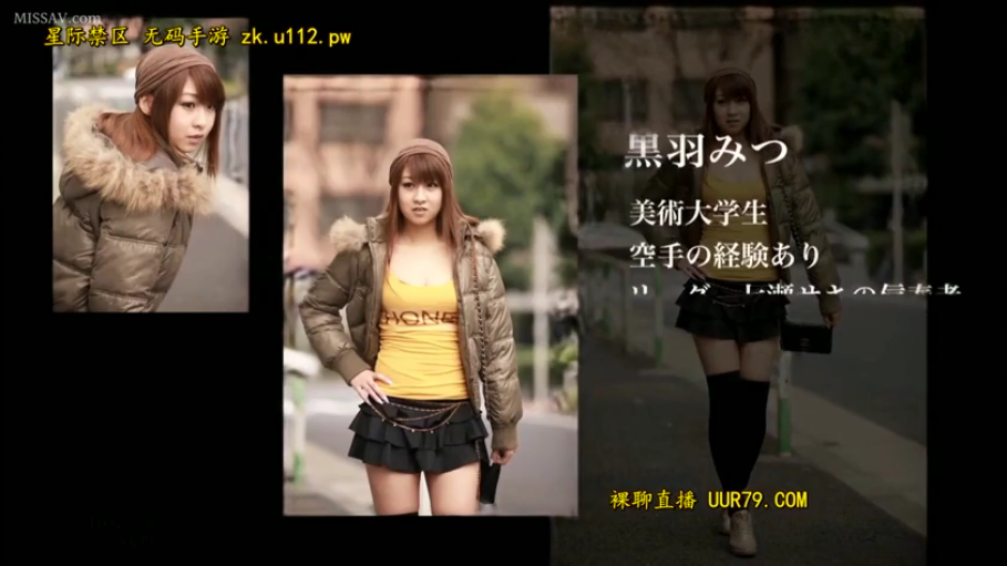 全身 · 站立 · 摆拍 · 羽绒服 · 冷静 · 亚洲女性 · 户外街道 · 单肩包
