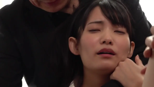 室内 · 脸部特写 · 白色衬衫