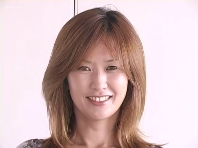 室内 · 脸部特写 · 正面 · 碎花上衣