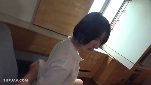 卧室 · 白色衬衫 · 背部特写 · 略带羞涩 · 后背位尝试