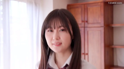 清纯 · 面部特写 · 室内卧室 · 白色制服衬衫 · 光线明亮