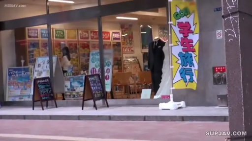 旅行社 · 落地宣传旗 · 日本商业街场景