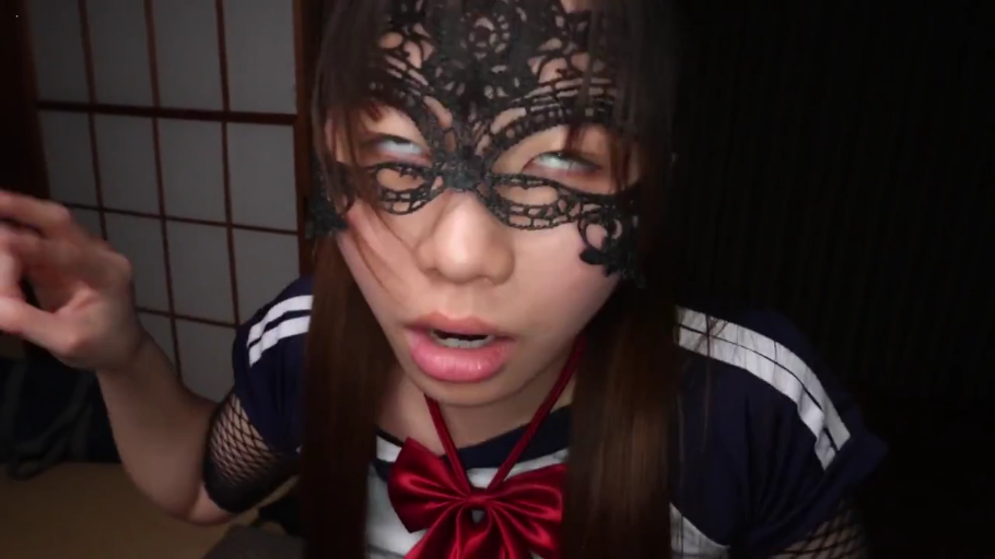 和室 · 面部特写 · 水手服 · 长发 · 阿嘿颜 · 身体前倾 · 看镜头 · 蕾丝眼罩