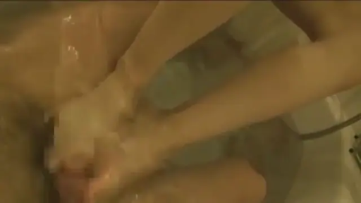 浴缸 · 裸体 · 水流喷溅 · 水 · 手部握住阴茎特写 · 撸管