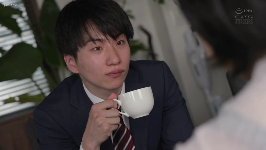 平静 · 办公室 · 条纹领带 · 咖啡杯 · 男性面部特写