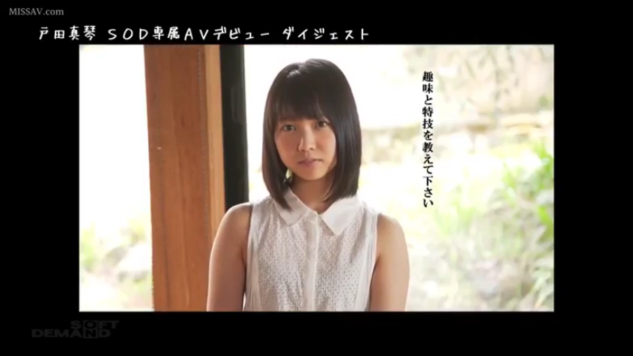 室内 · 半身像 · 正面站姿 · 白色无袖衬衫