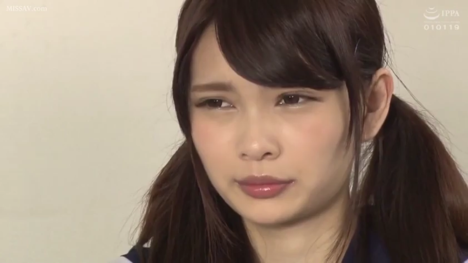 室内 · 忧郁 · 脸部特写 · 凝视 · 水手服 · 双马尾 · 正面