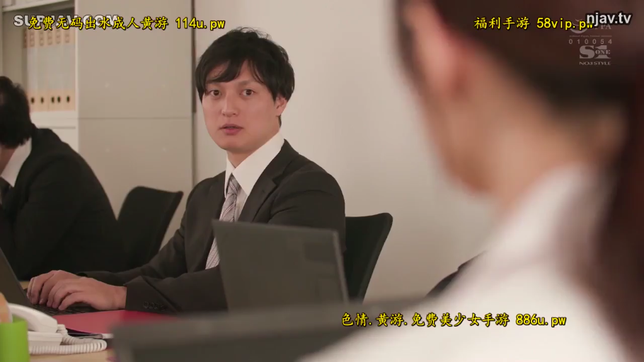 专注 · 办公室 · 文件 · 领带 · 男性脸部特写