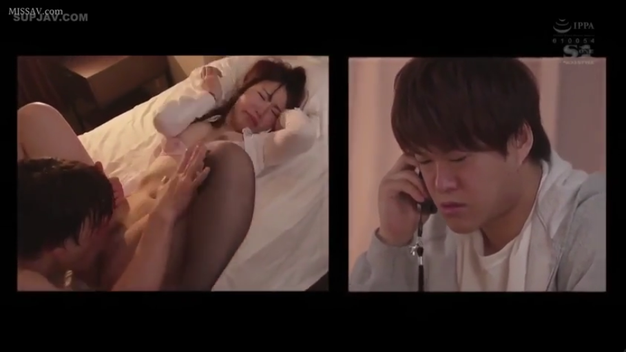 迷离 · 卧室 · 仰卧开腿 · 躯干 · 内衣 · 分屏 · 打电话 · 手机