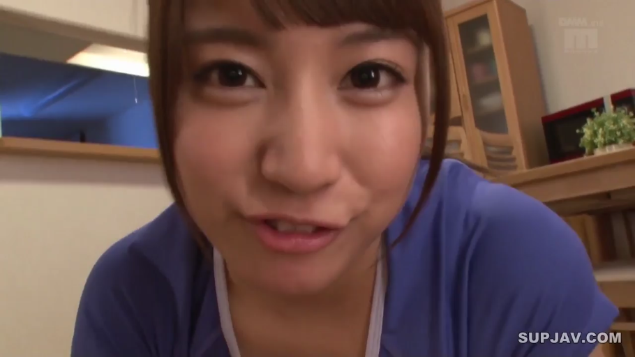 室内 · 俯身 · 脸部特写 · 蓝色上衣