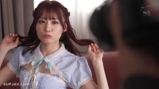 室内 · 坐姿 · 沙发 · 半身 · 撩发 · 日本AV · 嘟嘴 · 格子蕾丝服