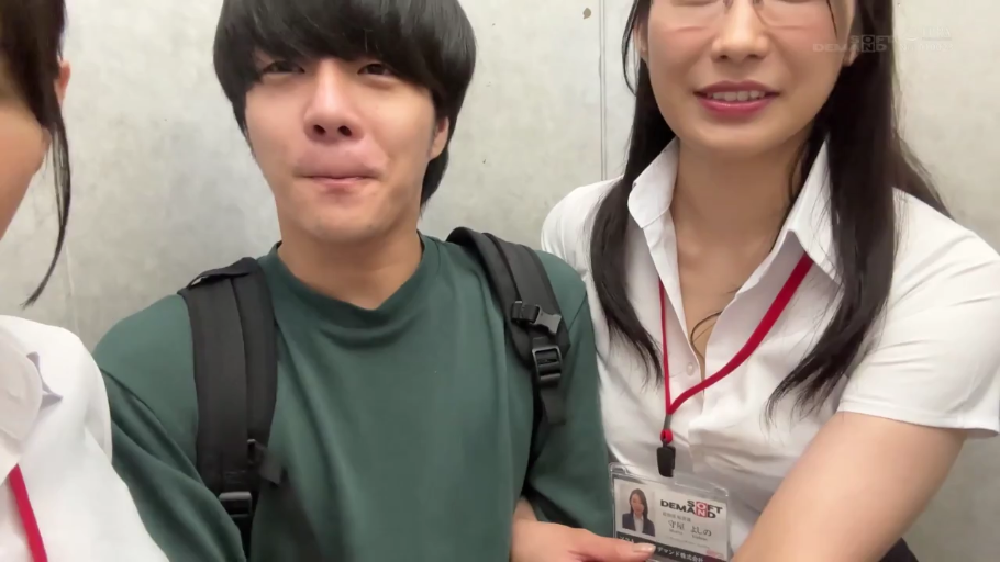 中景 · 白衬衫 · 挑逗 · 局促 · 电梯 · 工作证 · 痴女 · 挽臂