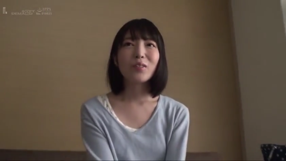 室内 · 脸部特写 · 微笑 · 浅蓝色长袖衫
