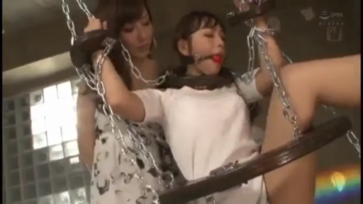 室内 · 白色短袖 · 捆绑 · BDSM · 铁链 · 痛苦 · 悬挂