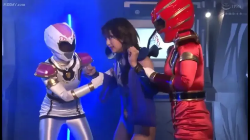 中景 · 影棚 · 紧身衣 · 被挟持