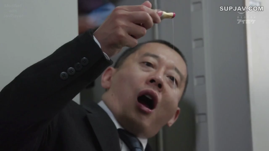 办公室 · 深色西装 · 痴迷 · 口红 · 精液拉丝 · 口红特写