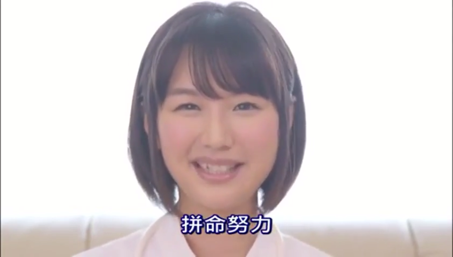 室内 · 脸部特写 · 温柔 · 白色上衣 · 中文字幕
