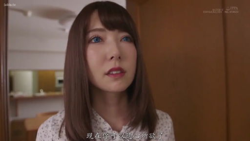 室内 · 若有所思 · 面部特写 · 中文字幕 · 碎花上衣