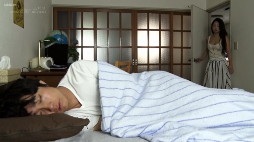 面部 · 卧室 · 平静 · 被子 · 剧情 · 侧卧 · 裙子 · 睡觉