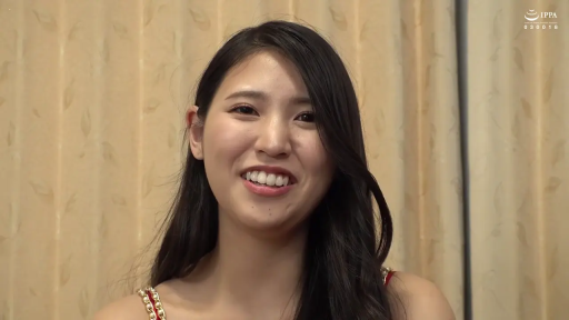 室内 · 脸部特写 · 正面 · 吊带