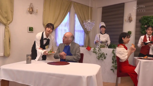 站立 · 微笑 · 职业装 · 远景 · 餐厅 · 餐具 · 服务