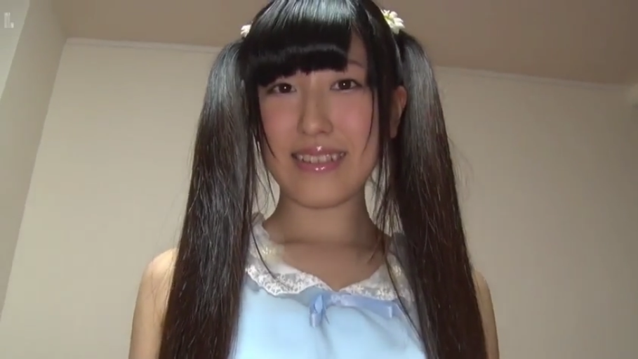 室内 · 微笑 · 面部特写 · 注视镜头 · 双马尾 · 正面 · 花朵发饰 · 蓝色蕾丝连衣裙