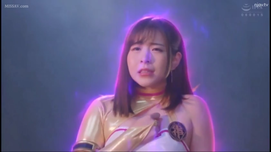 羞耻 · 面部特写 · 舞台 · 紧身乳胶质感战衣 · 紫色光晕特效