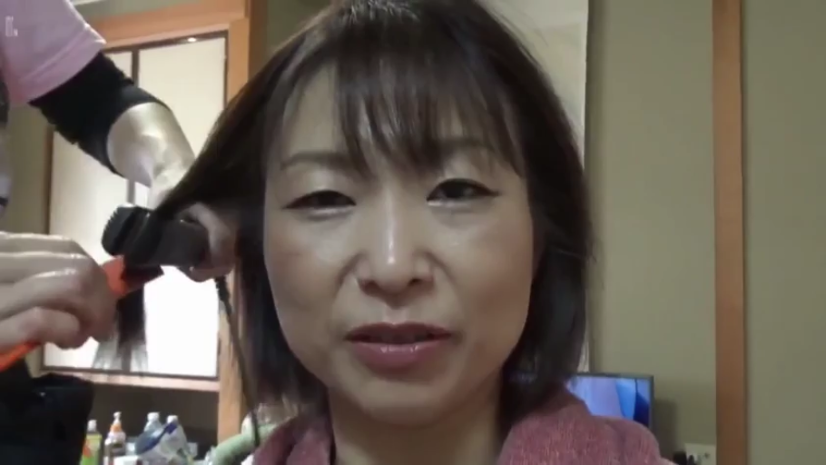 室内 · 淡然 · 顔のクローズアップ · 粉色衣物 · 直发棒
