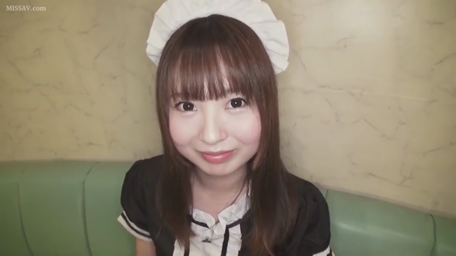 室内 · 坐姿 · 脸部特写 · 微笑 · 女仆装 · 注视镜头 · 长发 · 蕾丝发饰