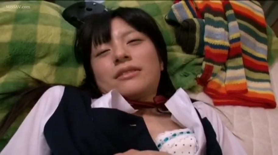 卧室 · 仰卧 · 面部特写 · JK制服