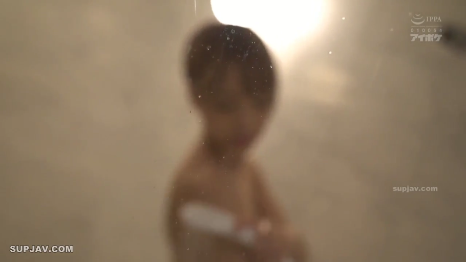全裸 · 浴室 · 站姿 · 洗澡 · 模糊
